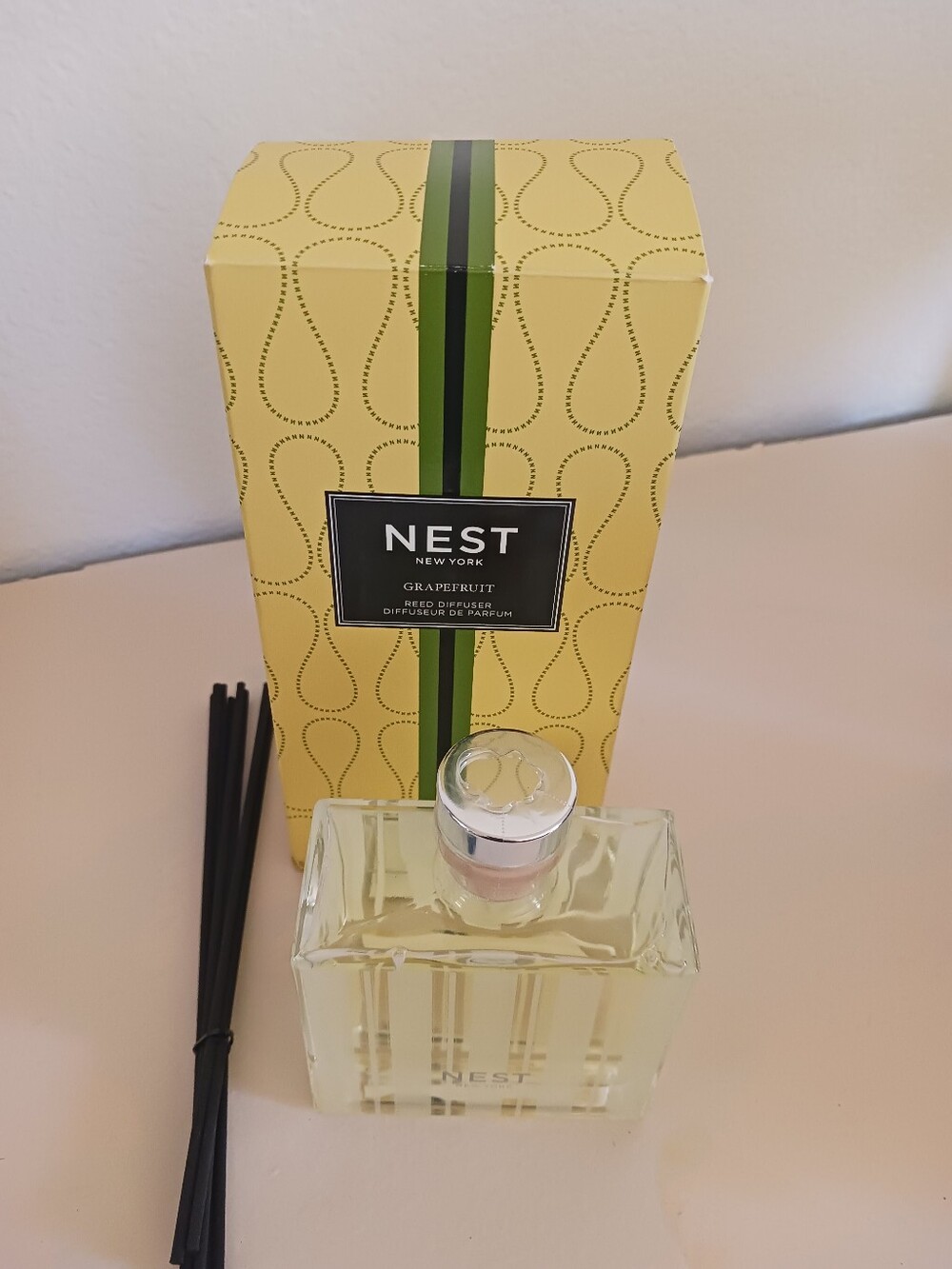 Nest Grapefruit Read Diffuser - Picture 2 of 3